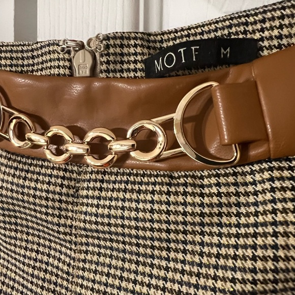 Cottagecore Styled Bundle – Houndstooth Skirt, Ruffled Blouse & Rattan Purse - Picture 8 of 15